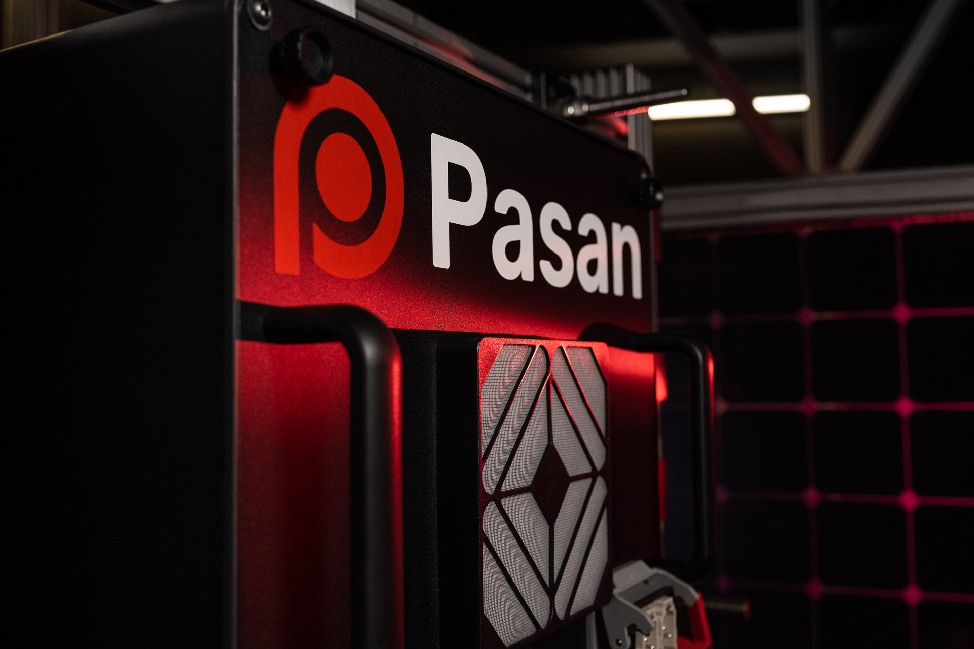 Pasan Sun simulator for space solar panels Pasan Sun simulator for space solar panels