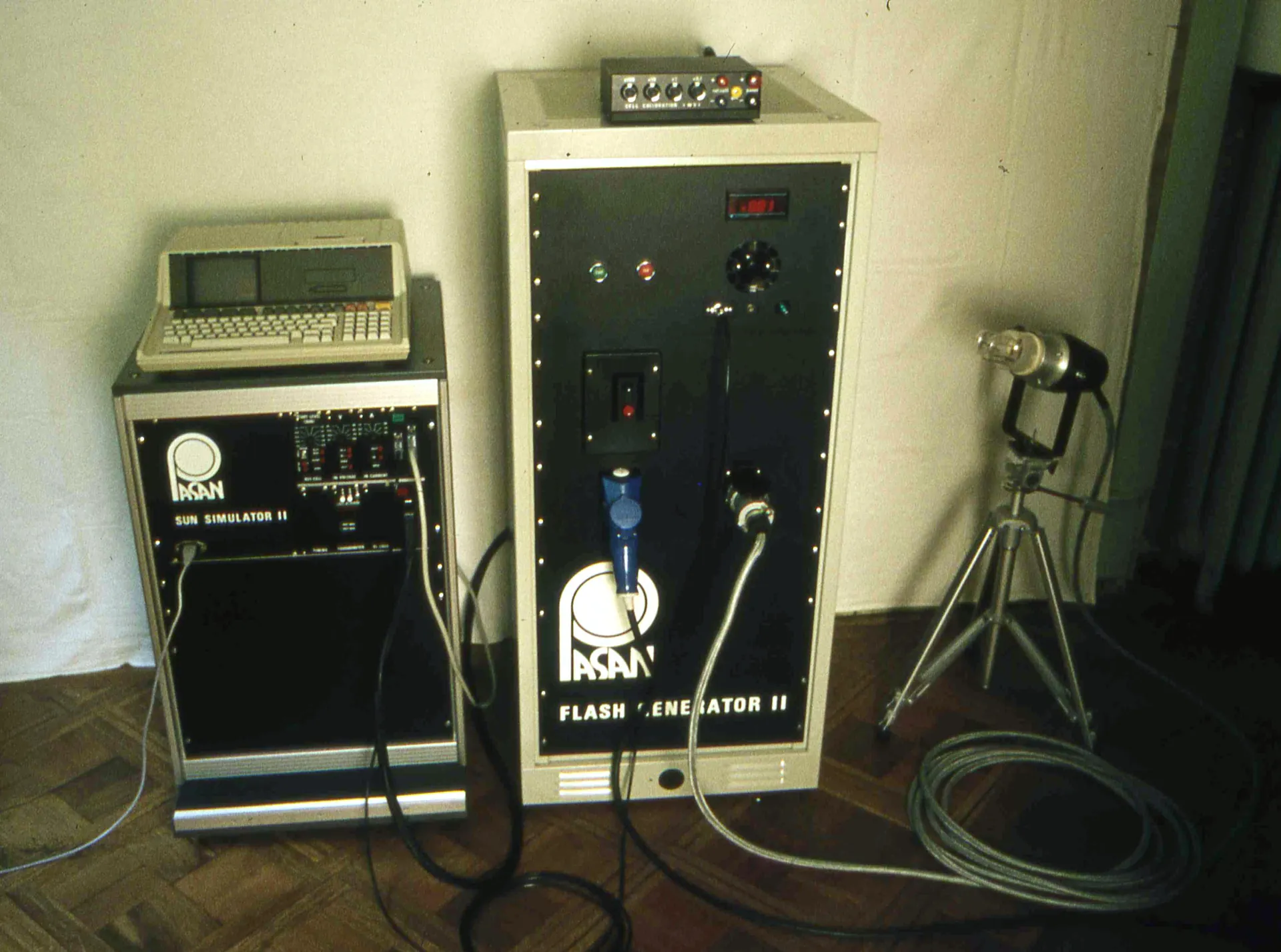 Early Pasan flash generator and sun simulator bench with reference cell on a tripod